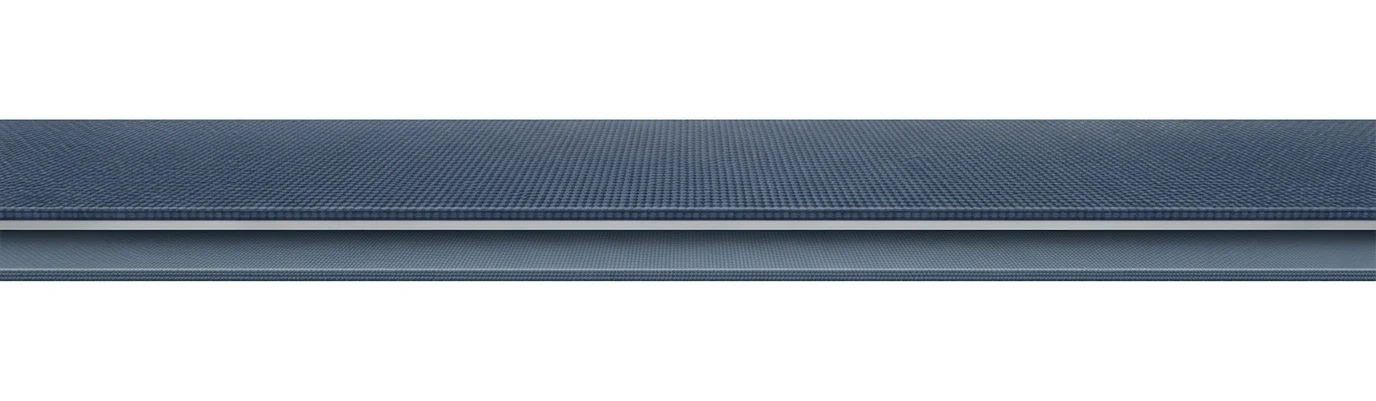 Querschnitt durch eine Hardshell: Oberstoff, Membran und Futter bilden einen festen Verbund ohne Luftspalt, die Membran ist zwischen beide Lagen laminiert.